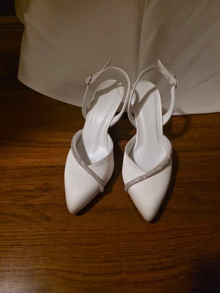 Vestito, scarpe, bouquet e molto altro - 7