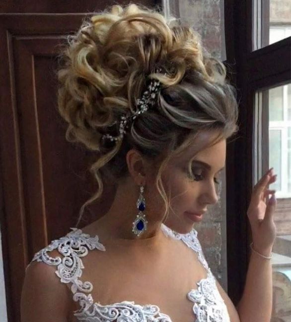 Pettinature alte per capelli lunghi💆🏼‍♀️ 4