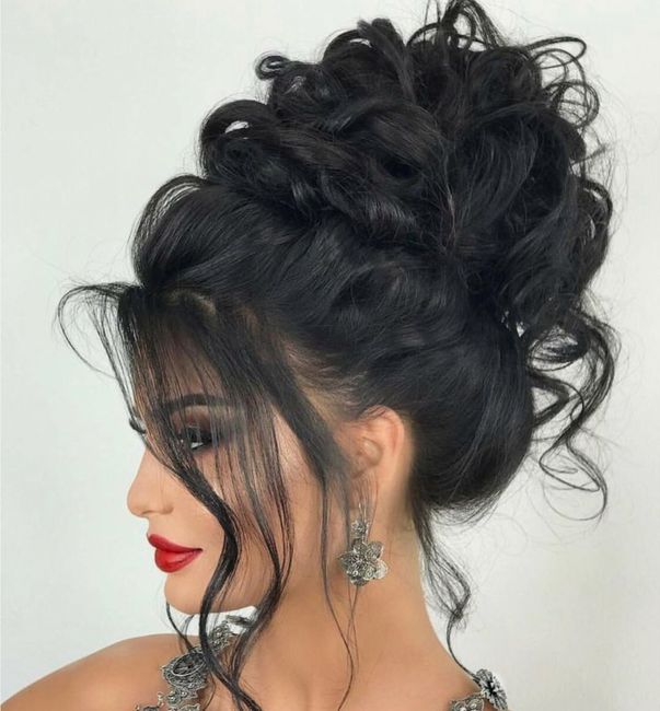 Pettinature alte per capelli lunghi💆🏼‍♀️ - 8