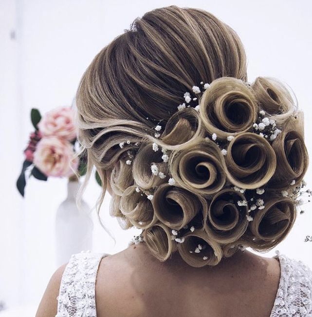 Pettinature alte per capelli lunghi💆🏼‍♀️ 11