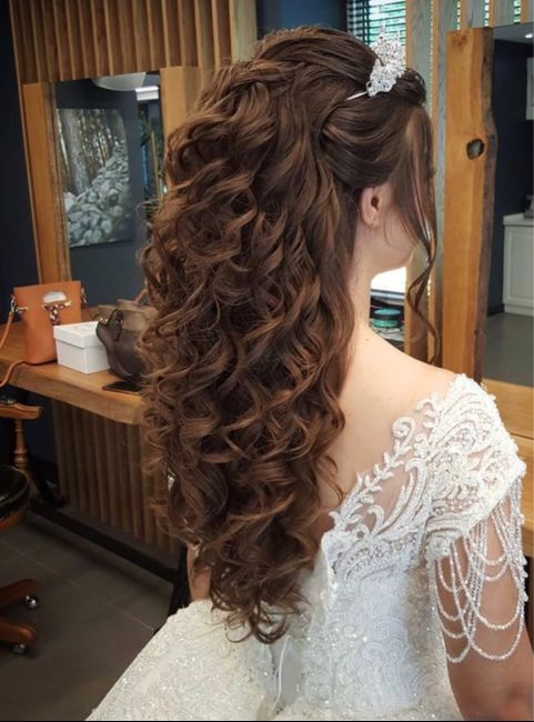 Pettinature alte per capelli lunghi 💆🏼‍♀️ - 5