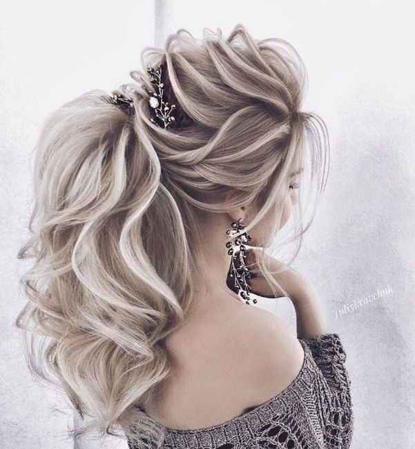 Pettinature alte per capelli lunghi 💆🏼‍♀️ - 8