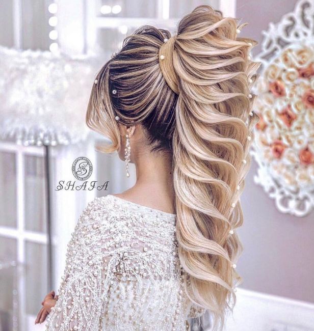 Pettinature alte per capelli lunghi 💆🏼‍♀️ - 10