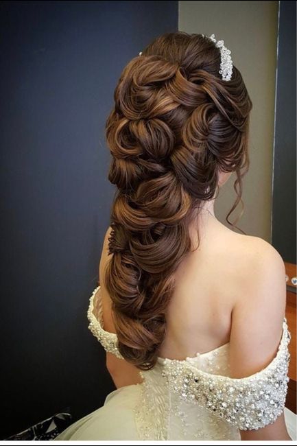 Pettinature alte per capelli lunghi 💆🏼‍♀️ - 14