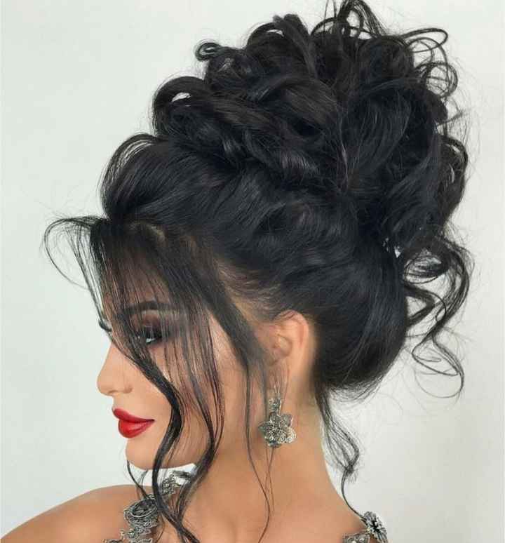 Pettinature alte per capelli lunghi💆🏼‍♀️ - 8