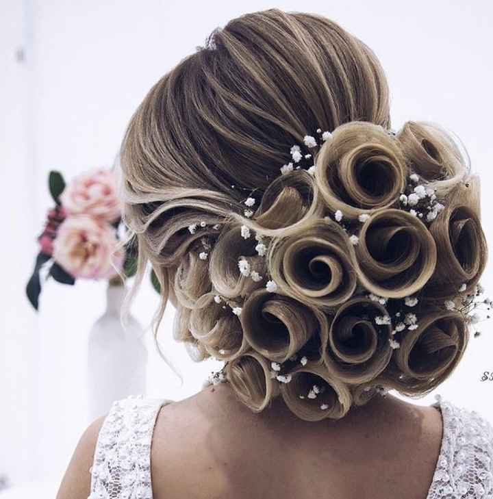 Pettinature alte per capelli lunghi💆🏼‍♀️ - 11