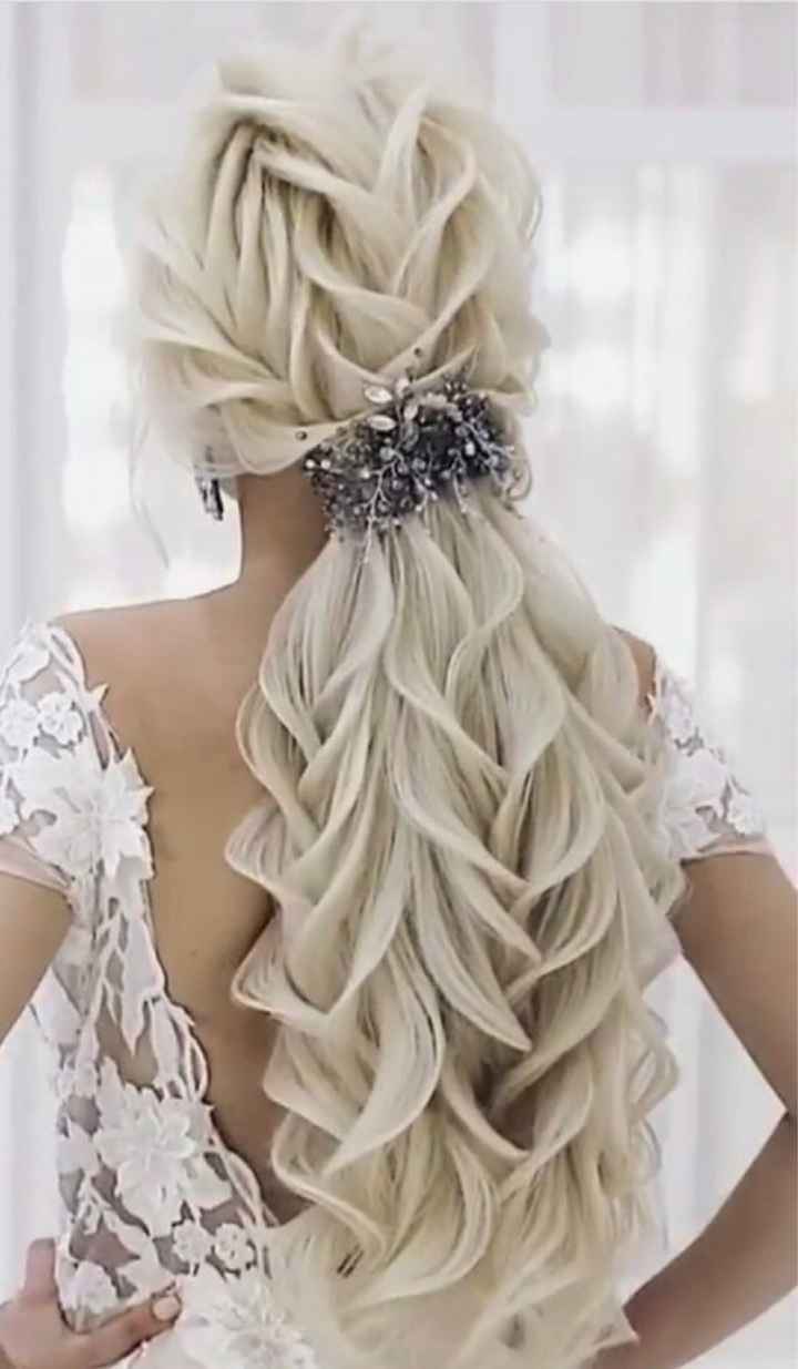 Pettinature alte per capelli lunghi 💆🏼‍♀️ - 11