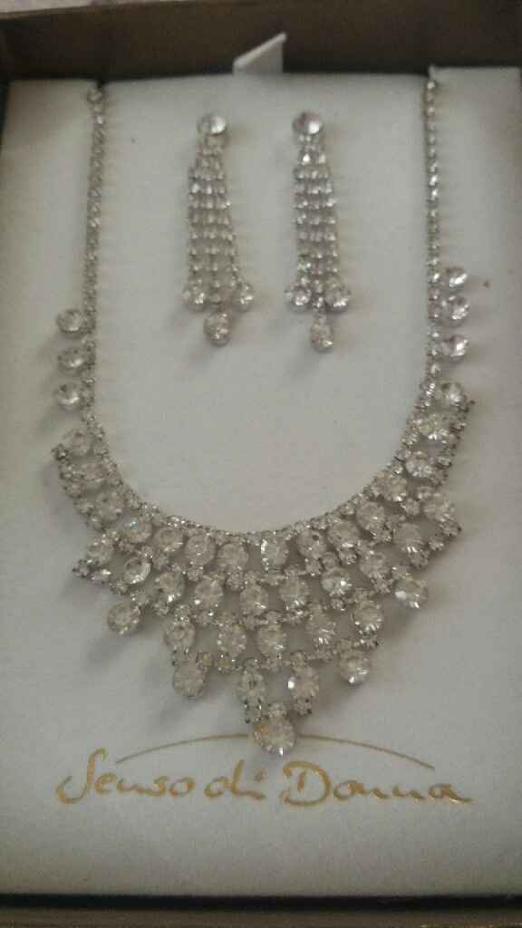 Gli orecchini perfetti per lo scollo del tuo abito da sposa sono... - 1