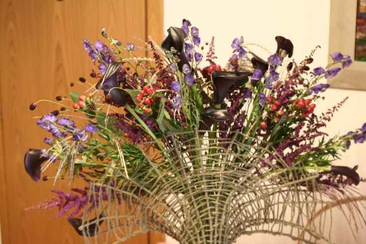 Composizione floreale per il tavolo della confettata