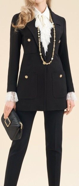 Sono invitata a un matrimonio...cosa metto sotto la giacca per rispettare il dress code? 2