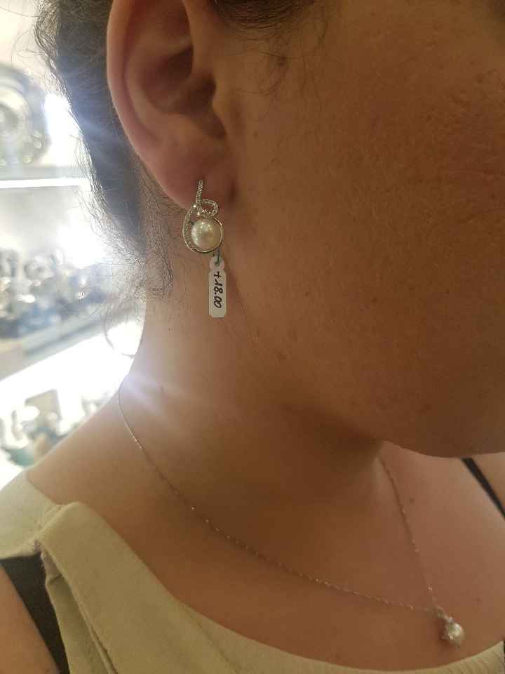 Orecchini e collana di perle - 1