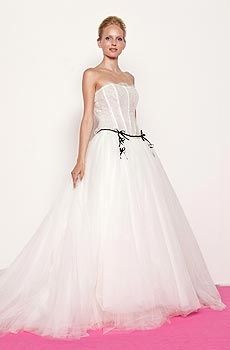 tendenza 2011: abiti da sposa in bianco e nero