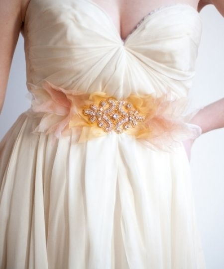 Abiti da sposa con cintura