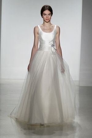 Abiti da sposa con fiocchi