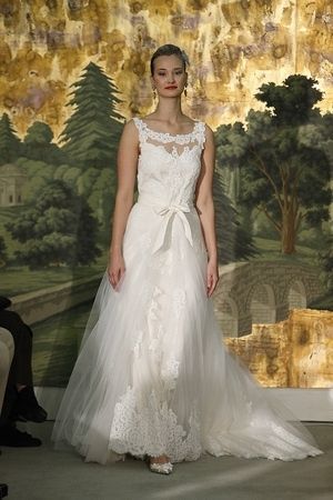Abiti da sposa con fiocchi
