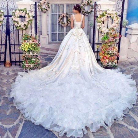 Abito da sposa con strascico