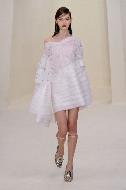 CHRISTIAN DIOR
