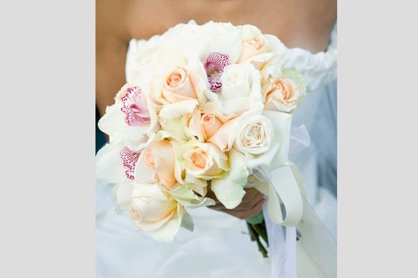 Bouquet sposa bianco rosa chiaro