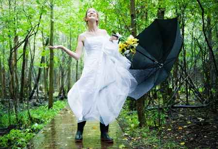 WEDDING IN THE RAIN 1