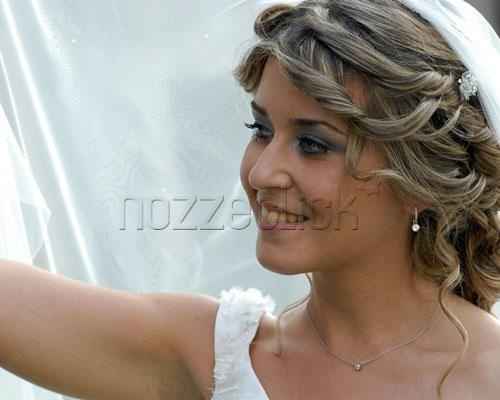 Semiraccolto sposa sbarazzino