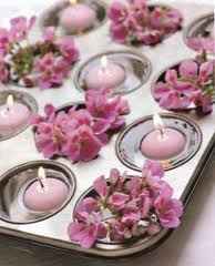 Centrotavola rosa con candele