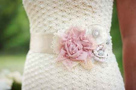 Abiti da sposa con cintura