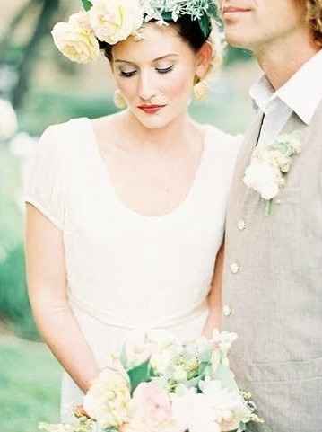 Acconciatura sposa fiori frutta