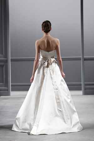 Abiti da sposa con fiocchi