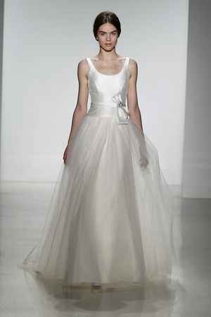 Abiti da sposa con fiocchi