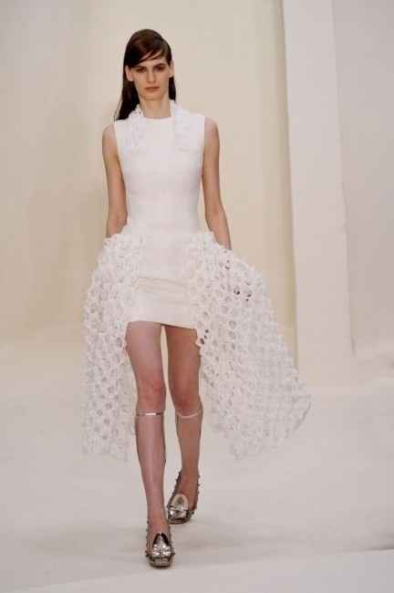 CHRISTIAN DIOR