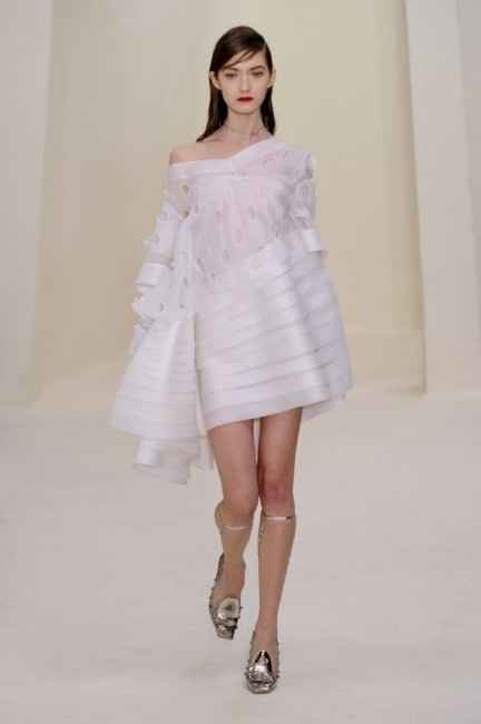 CHRISTIAN DIOR