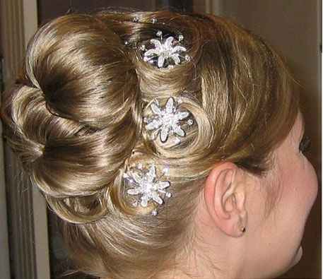 Raccolto sposa capelli lunghi