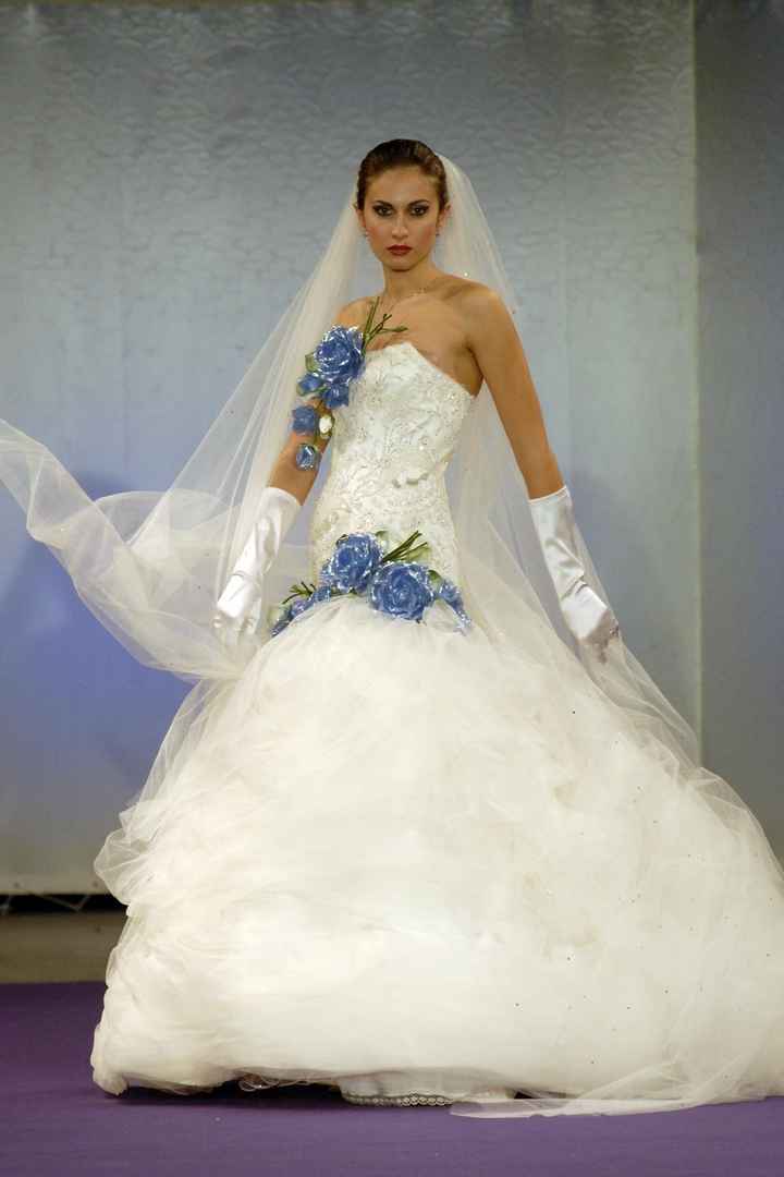 Abito da sposa bianco e blu