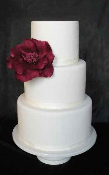 Torta nuziale tema rose rosse