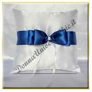 Cuscino portafedi bianco e blu
