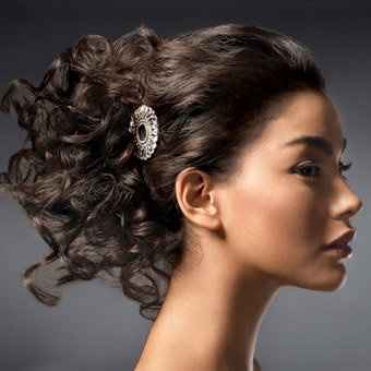 Acconciatura sposa capelli ricci