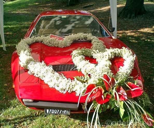 Auto sposi cuori