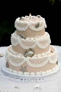 Torta nuziale bianco beige