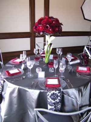 Tavolo matrimonio argento rosso