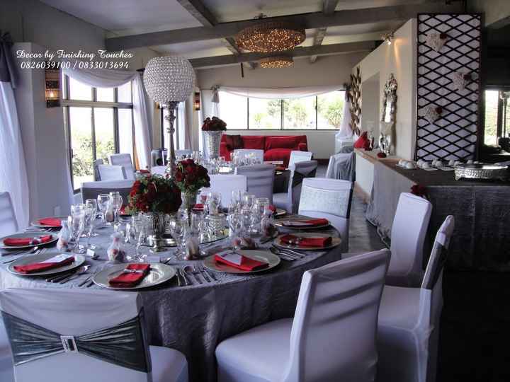 Tavolo matrimonio argento rosso