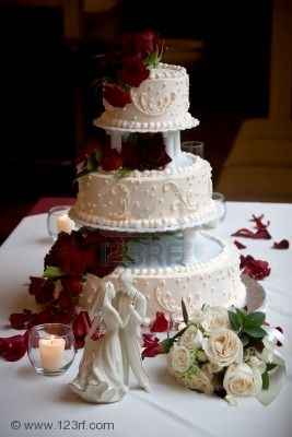 Torta nuziale rose rosse