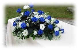 Centrotavola rose bianche e blu