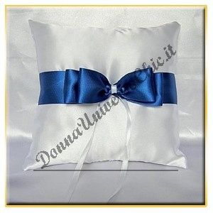 Cuscino portafedi bianco e blu