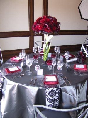 Tavolo matrimonio argento rosso