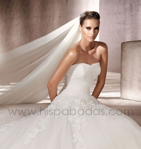 Pronovias 2012