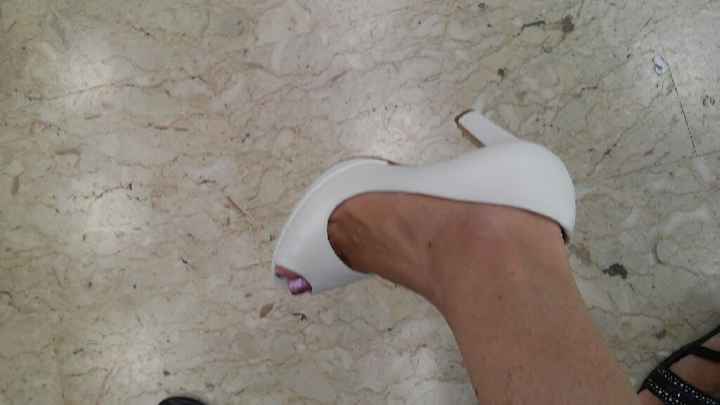 Trovate le scarpe...con queste calze o senza? - 2