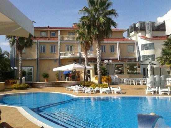 Buffet di Dolci in Piscina - Tyrrenian Park Hotel