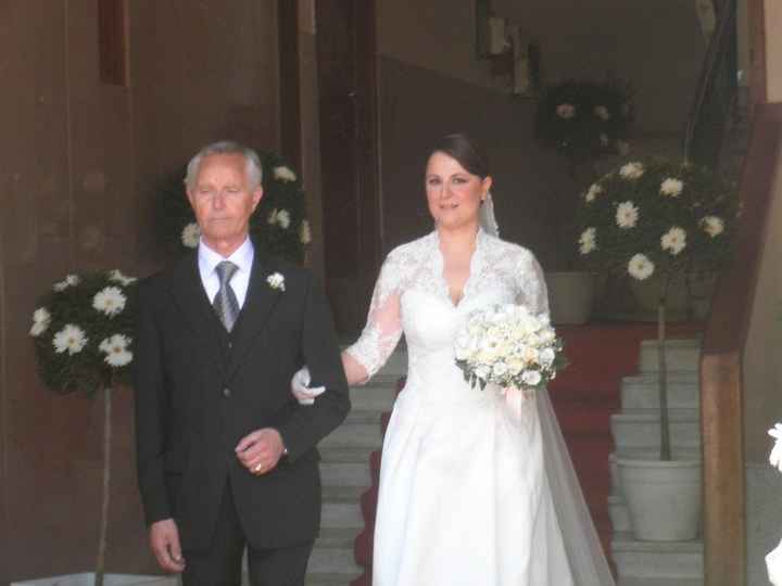 sposa ke esce dal palazzo