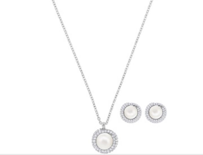 Orecchini e collana di perle regalo dalla suocera confermato😁 1