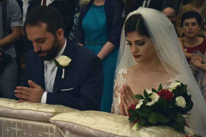 Dove poggio il bouquet arrivata all'altare? 1